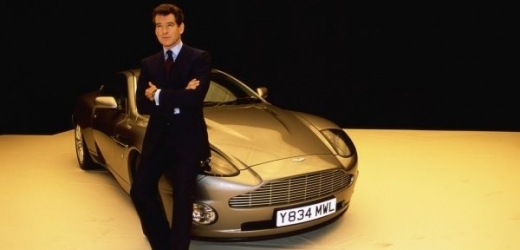 Pierce Brosnan a vůz, jehož reklama v Bondovi stála přes dvě miliardy korun.