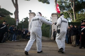 Den před Štědrým večerem vybuchly balíčky na dalších dvou ambasádách v Římě.