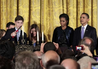 Přetahovaná Izrael - USA. Obama na recepci při Svátku světel (chanuka) v Bílém domě.