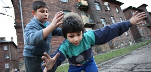 Romské děti často končí dřív se vzděláním než jejich vrstevníci.