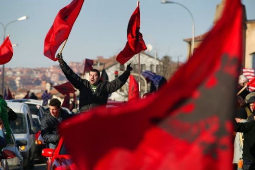 Kosovo před necelými dvěma roky vyhlásilo samostatnost, úplně  suverénní stále není.