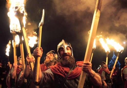 Oslavy ve vikinských převlecích ve skotském Edinburghu.