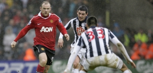Wayne Rooney (vlevo) přispěl gólem k vítězství United na hřišti WBA.
