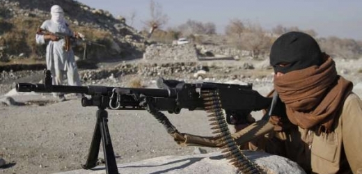 Kontrolní stanoviště talibů východně od Kábulu.