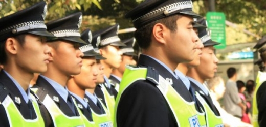 Číňané své policajty nemají rádi.