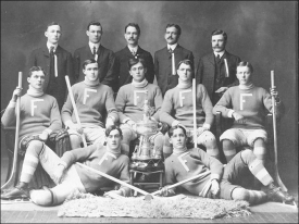 Hokejové mužstvo z kanadského Hamiltonu z počátku minulého století, snímek z klubových stránek www.bringthenhltohamilton.com. 