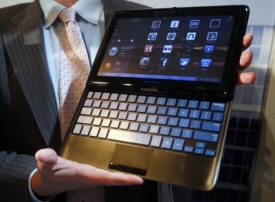 Samsung předvedl tablet i s klávesnicí.