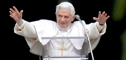 Papež Benedikt XVI. si (vzhledem ke své pozici nijak překvapivě) nedovede vznik vesmíru bez Božího zásahu představit.