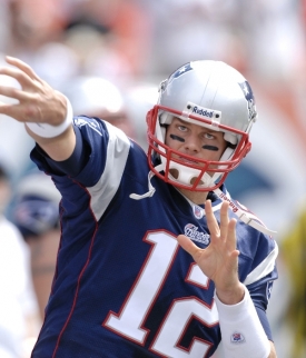 Tom Brady s New England Patriots patří k hlavním favoritům na zisk Super Bowlu.