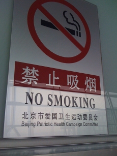 Dodržování zákazů kouření je vzácností.