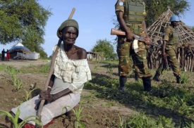 Pod dohledem vojáků OSN. V Jižním Súdánu se mluví více než 70 jazyky. 
