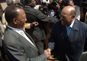 Napjaté sousedství. Prezident Súdánu (vpravo) a Jižního Súdánu.