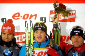 Michal Šlesingr (vpravo) na stupních vítězů.
