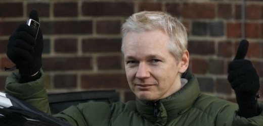 Julian Assange oznámil, že americké úřady chtěly získat jeho osobní údaje a údaje o jeho spolupracovnících.