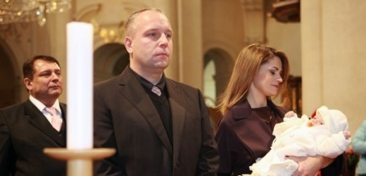 Petr Benda na křtu dcery svého přítele Jiřího Paroubka.