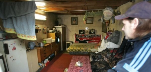 Bezdomovci spali v Orlové na Karvinsku v garáži, kterou se Krajčovič pokusil zapálit (ilustrační foto).