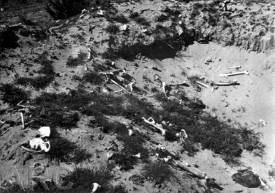 Rozhrabané hroby v Treblince.