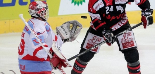Dominik Hašek zažil v KHL nevydařený zápas.