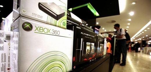 Z vyšších prodejů konzolí se může těšit jen společnost Microsoft. Konzole Xbox 360 se prodalo víc kusů než loni.