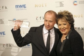 Vítěz dvou hereckých cen Ondřej Malý (Pouta) s Jiřinou Bohdalovou.