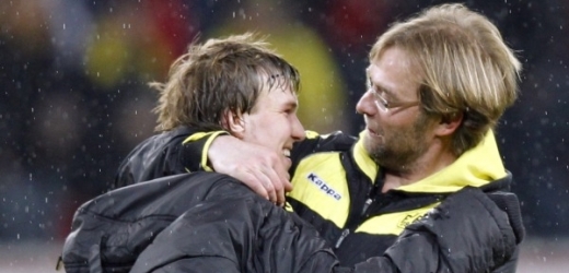 Trenér Dortmundu Jurgen Klopp (vpravo) s Kevinem Grosskreutzerem.