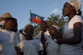 Haiťané si připomínají první výročí katastrofálního zemětřesení.