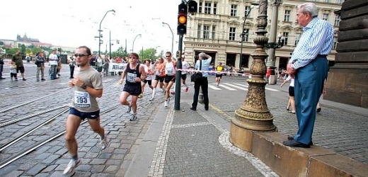 Pražský maraton se běhá každoročně v ulicích metropole.