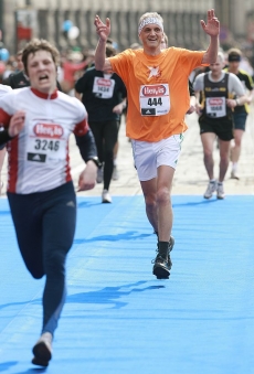 Půlmaratony běhají také známé osobnosti, letos vyrazí i poslanci.