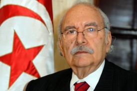 Fuád Mbazaa je dočasným tuniským prezidentem.
