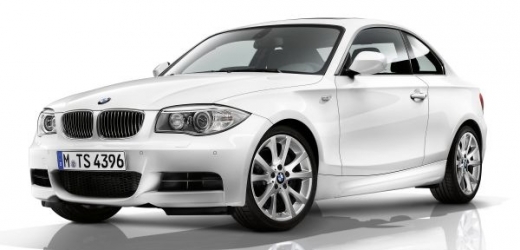 BMW 1 ve verzi Coupé nebo Cabrio vyjede na jaře s pozměněným designem.