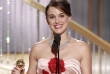 Brunetka Natalie Portmanová v jemných růžových šatech vděčně přijala sošku v kategorii Nejlepší ženský herecký výkon - drama.
