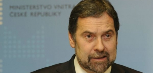 Ministr vnitra Radek John uvedl, že zjištěními auditu se bude zabývat policie.