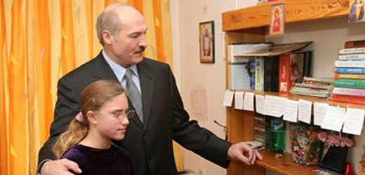 A běloruský prezident to přitom se svým lidem myslí tak dobře...