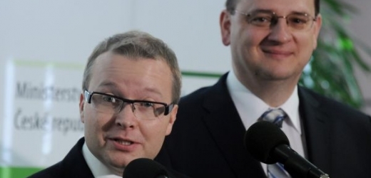 Nový ministr Tomáš Chalupa při svém jmenování do funkce Petrem Nečasem.
