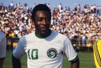 Legendární fotbalista Pelé v dresu legendárního klubu New York Cosmos.