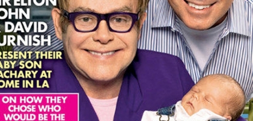 Elton John se svým partnerem a synem na obálce časopisu.