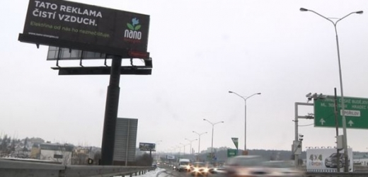 Tento billboard je natřený speciálním nátěrem, který ničí škodlivé látky.