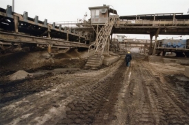 Prodej Mostecké uhelné měl lidem kolem Grosse vynést přes 170 milionů korun.