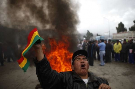 Ne vždy a všude se daří. Protesty Bolivijců proti zdražování pohonných hmot. 