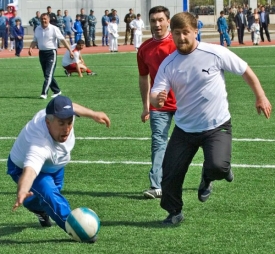 Fotbal si čečenský vůdce zahraje vždy rád. 