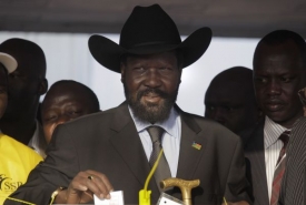 Boj Jižního Súdánu za nezávislost vedl Salva Kiir (v klobouku).