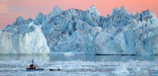 Tání grónských ledovců přispívá ke zvyšování hladiny světových moří (ilustrační foto).