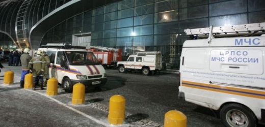 Bombový atentát na moskevském letišti si vyžádal na 35 obětí.