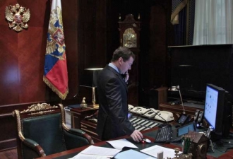 Prezident Medveděv slibuje vyšetření a potrestání viníků.