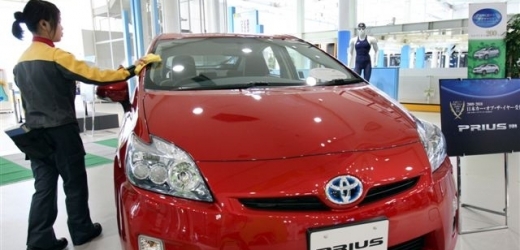 Toyota se snaží udržet si post světové jedničky (na ilustračním snímku její hybridní Prius).