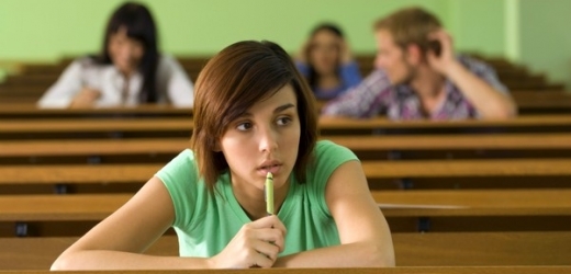 Před zkouškou se prý vyplatí na deset minut si sednout a napsat o svých obavách.