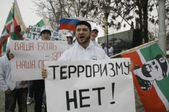 Demonstrace Čečenců proti terorismu.