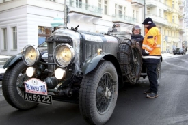 Vůz Bentley z roku 1927 byl na cestě od neděle a měl za sebou 2200 km soutěže.