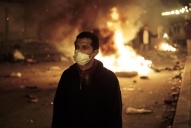 Nepokoje a rabování trvaly v Káhiře po celou noc.