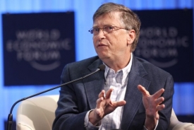 Na fóru promluvil i nejbohatší muž planety Bill Gates.